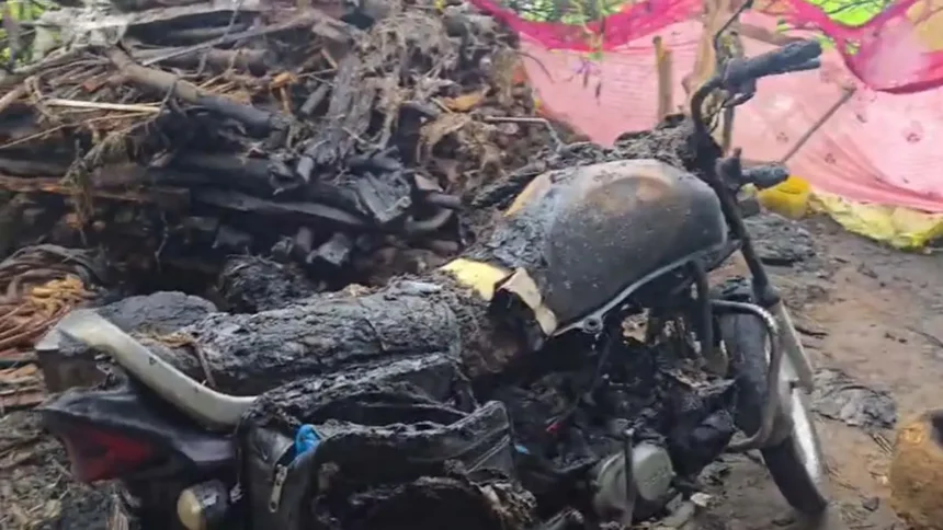 https://news4u36.in/bemetara-pausari-village-three-bikes-set-on-fire-midnight/