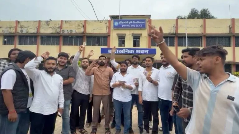 https://news4u36.in/igau-paper-leak-nsui-protest-resignation-demand-raipur/