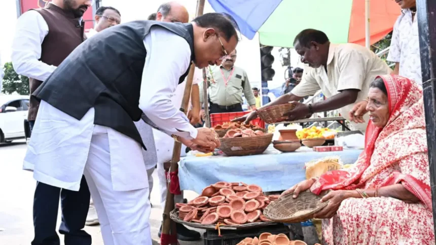 https://news4u36.in/cm-vishnu-deo-sai-buys-diya-from-woman-at-raipur-marine-drive/